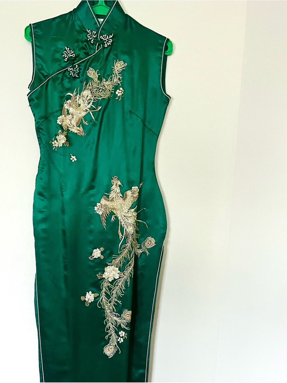 Elegant vintage 100% silk Emerald Green Embroidered Mandarin Qipao Dress